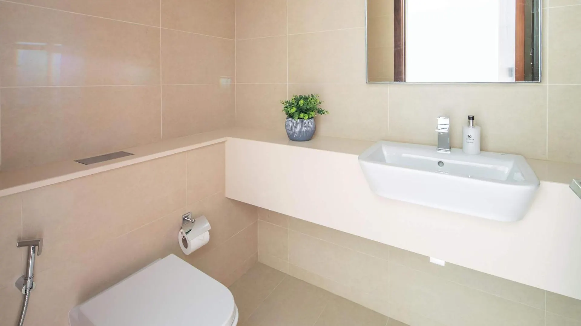 Frank Porter - Marina Gate Dubai Apartment