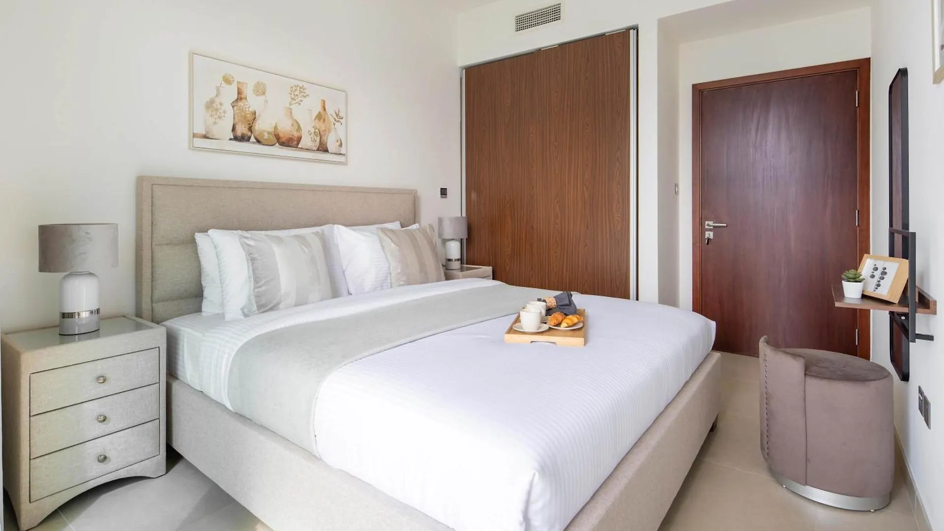 Frank Porter - Marina Gate Dubai Apartment