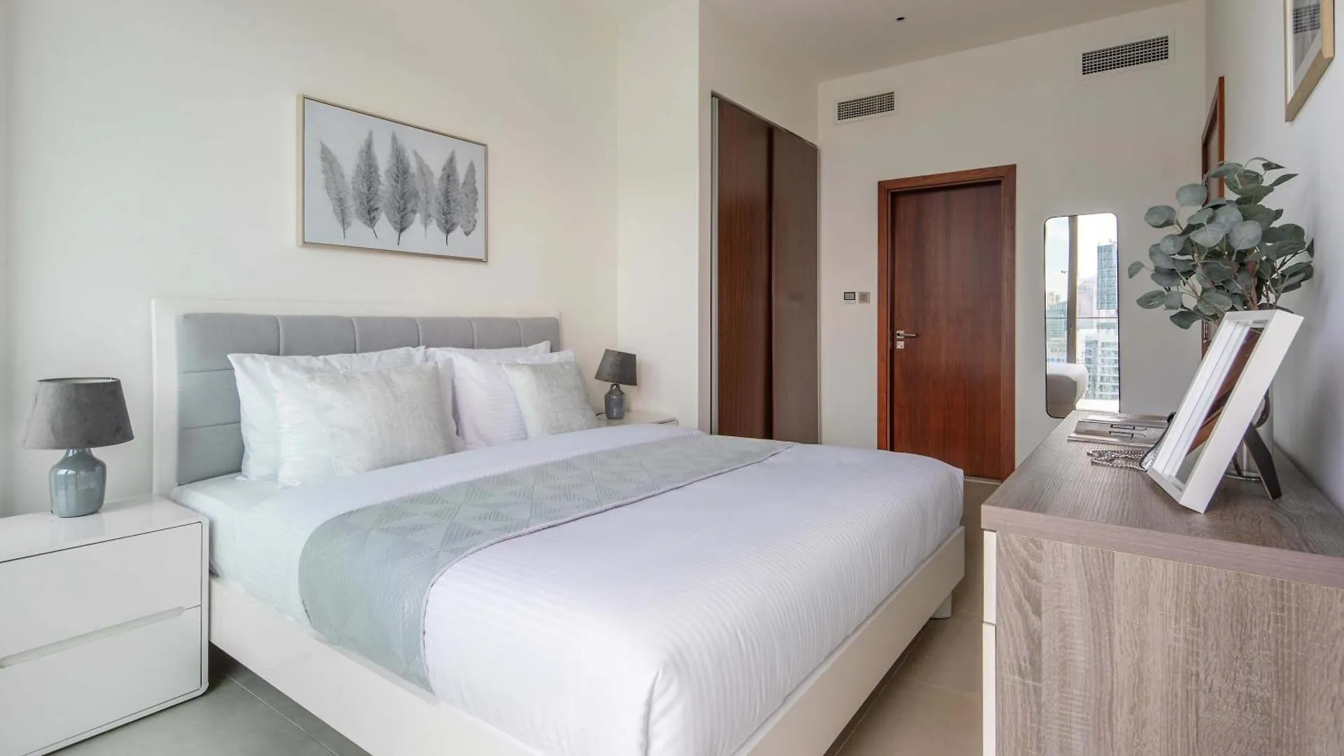 Frank Porter - Marina Gate Dubai Apartment