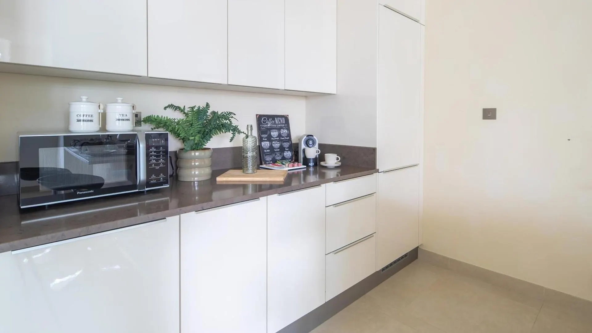 Frank Porter - Marina Gate Dubai Apartment